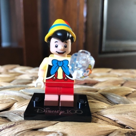 Lego x Disney 100 year mini figures series 1: Pinocchio: Pinocchio with Celo - Picture 1 of 4